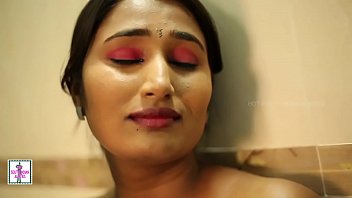 Indian Hot Girl Bathroom Romance - Leaked Mms free video