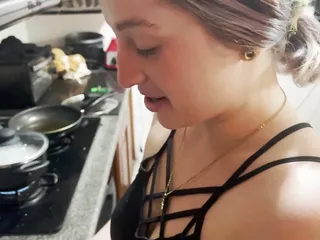 18 Year Old Girl Fucks While Cooking, Swallows Milk As Part Of The Recipe free video